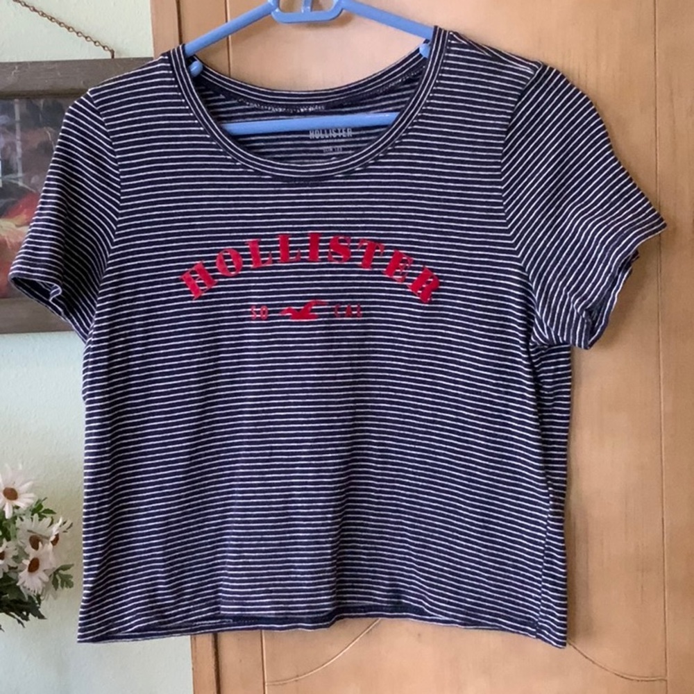 Hollister Top Navy And White Striped Cropped T-Shirt Size L